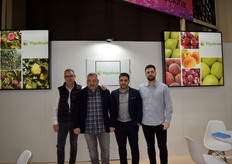 Stand de la empresa leridana Viyefruit, productores y exportadores de fruta de hueso, cerezas, peras, manzanas y kiwis.